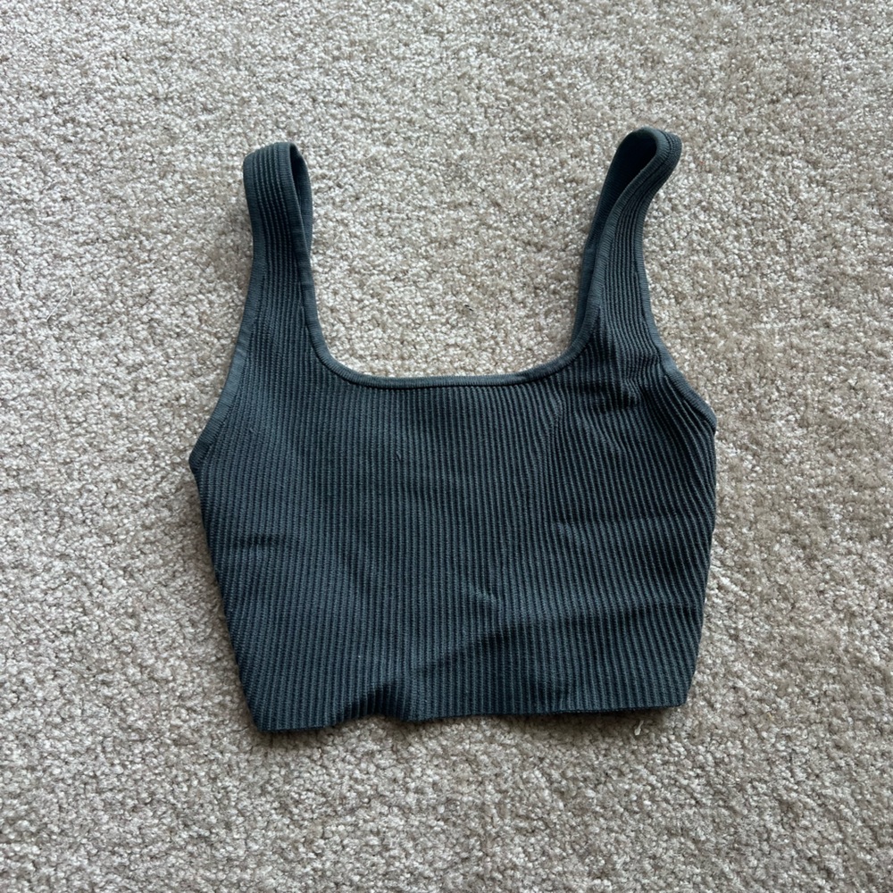 Aritzia Babaton Ribbed Gray Crop Women's Top Tank
